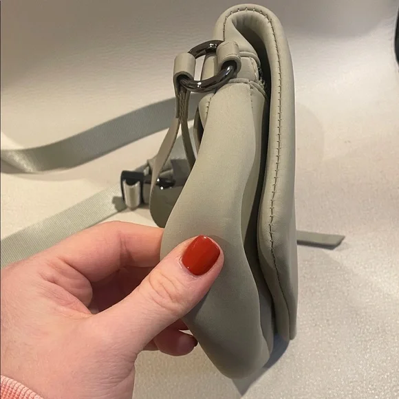 New Seafoam Green Crossbody Bag with Adjustable Strap Wristlet - Picture 10 of 12